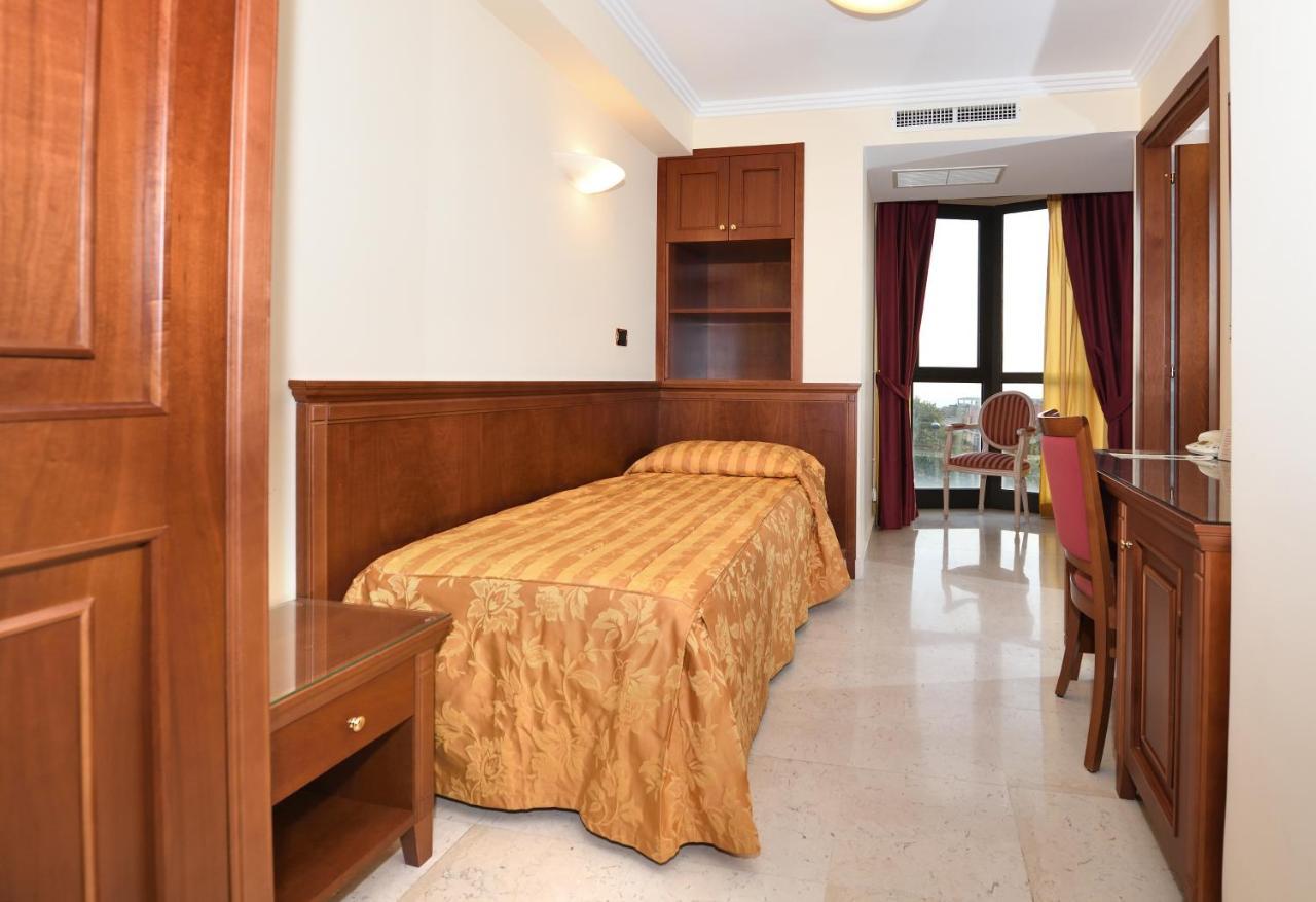 Hotel Ristorante Rossemi San Giovanni Rotondo Exteriör bild